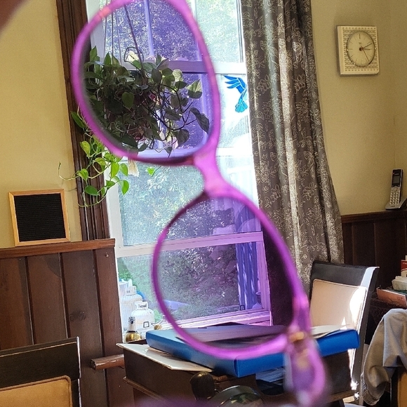 Foster Grant Purple Sunglasses - Picture 4 of 6